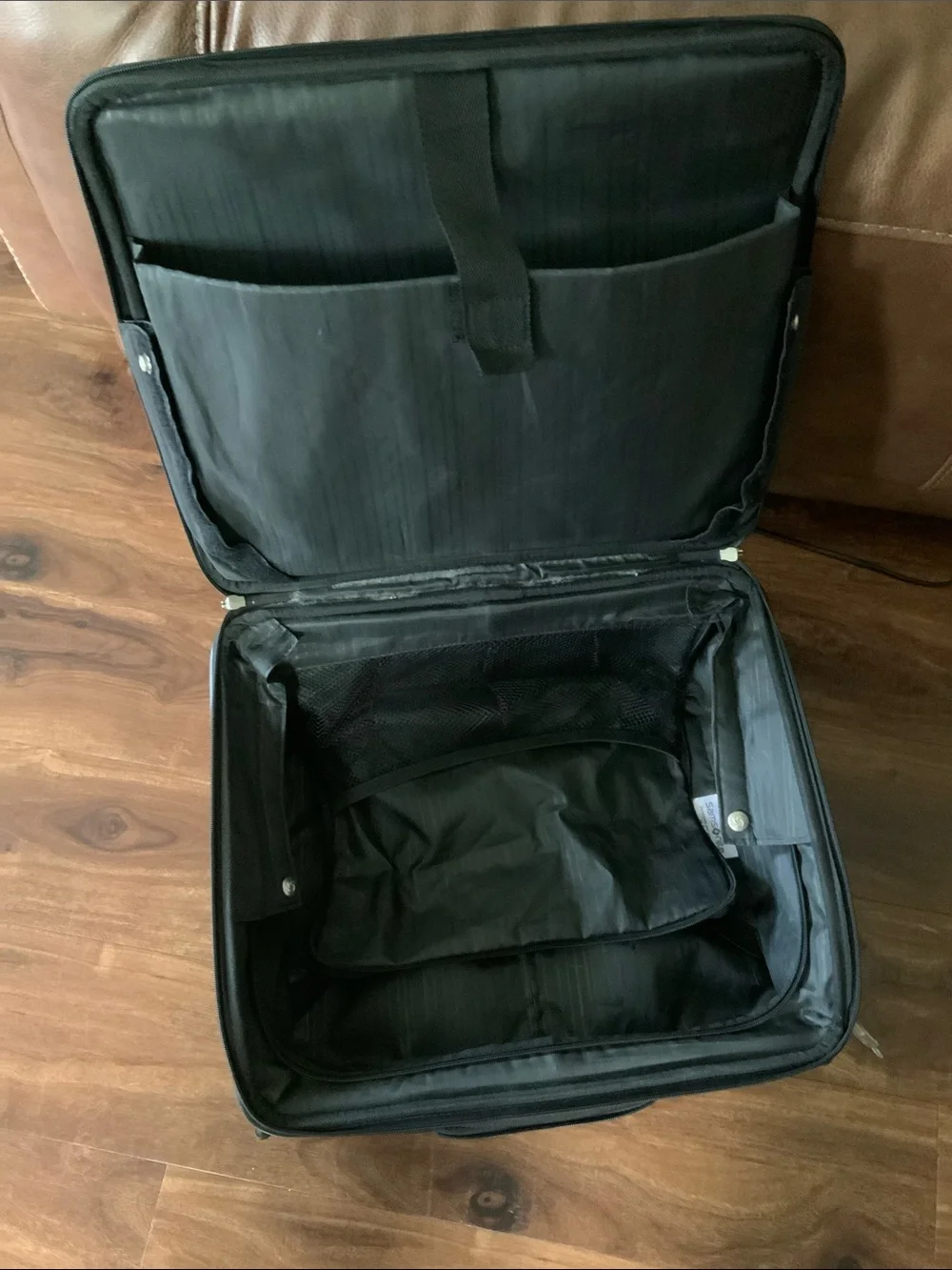 Samsonite questions leave